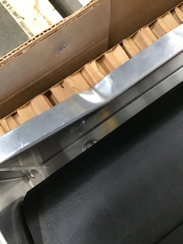 Roll-N-Lock 2019 Chevrolet Silverado 1500 60.5in Bed M-Series Retractable Tonneau Cover | LG223M Scratch & Dent