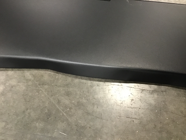 Roll-N-Lock 2019 Chevrolet Silverado 1500 60.5in Bed M-Series Retractable Tonneau Cover | LG223M Scratch & Dent
