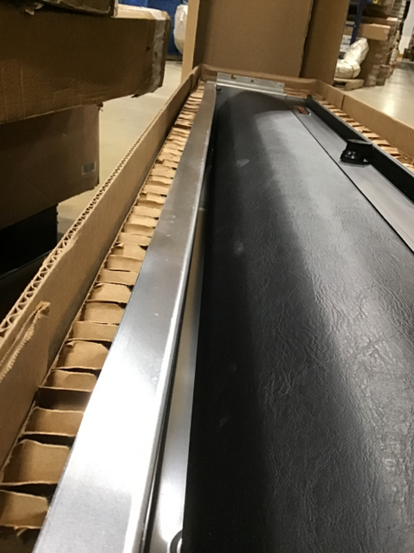 Roll-N-Lock 2020 Jeep Gladiator 5ft bed (w/ Trail Rail System) M-Series Retractable Tonneau Cover | LG495M Scratch & Dent