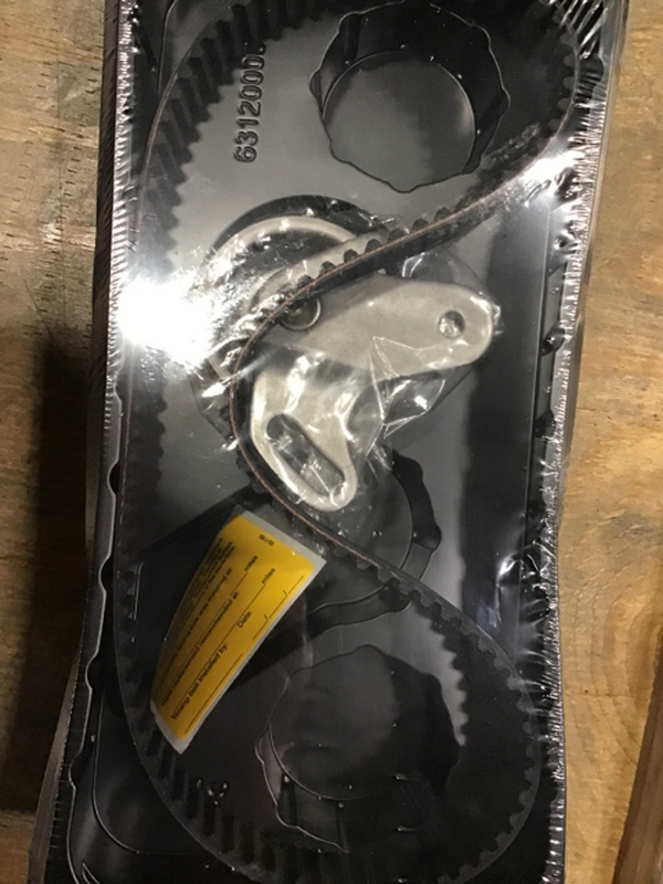 Gates 02-03 Subaru Impeza Timing Belt Component Kit | TCK328A Scratch & Dent
