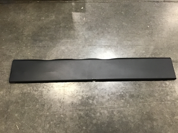 Roll-N-Lock 2019 Chevrolet Silverado 1500 60.5in Bed M-Series Retractable Tonneau Cover | LG223M Scratch & Dent