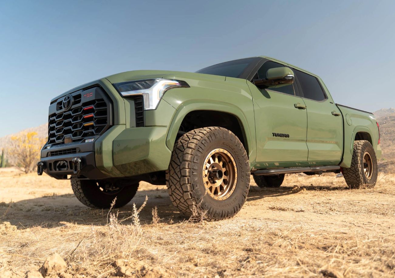 DV8 22-24 Toyota Tundra Crew Max - OE Plus Side Steps (SRTT2-01)