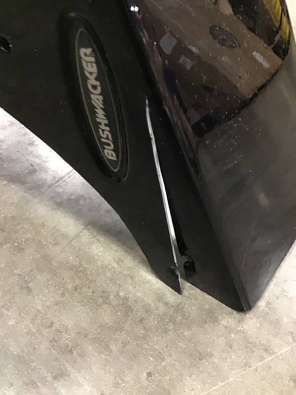 Bushwacker 16-18 Chevy Silverado 1500 Fleetside Pocket Style Flares 4pc 78.8/97.8in Bed - Black | 40957-34 Scratch & Dent