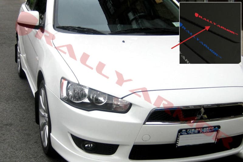 Rally Armor 2007+ Mitsubishi Lancer (no se adapta a Sportback) UR Black Mud Flap con logotipo rojo (MF8-UR-BLK/RD)