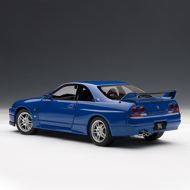 AUTOart 1:18 Die Cast Model of the 96 Nissan Skyline GT-R LM Limited