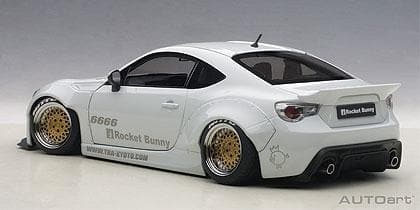 AUTOart 1/18 Rocket Bunny Toyota 86, White Gold Wheels