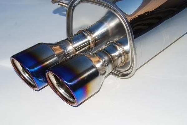 Invidia Sedan '11-'13 WRX/ STI Q300 Cat-Back 76mm (Dual Titanium Tip)