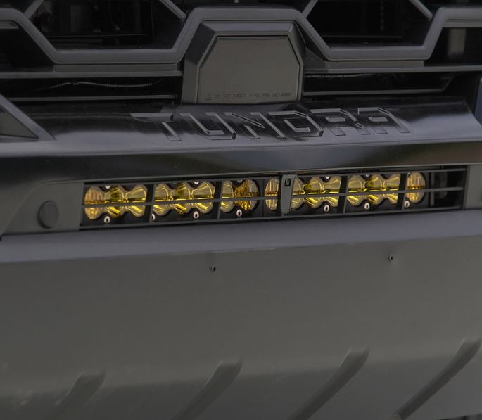 Baja Designs 2022 Toyota Tundra 20 pulgadas S8 Kit de montaje de luz detrás del parachoques - Ámbar