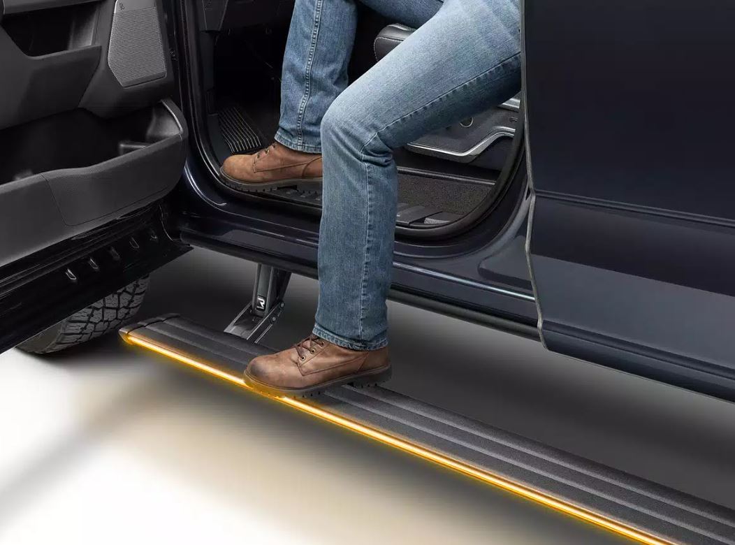 AMP Research 22-24 Toyota Tundra CrewMax PowerStep Vision (96338-01A)