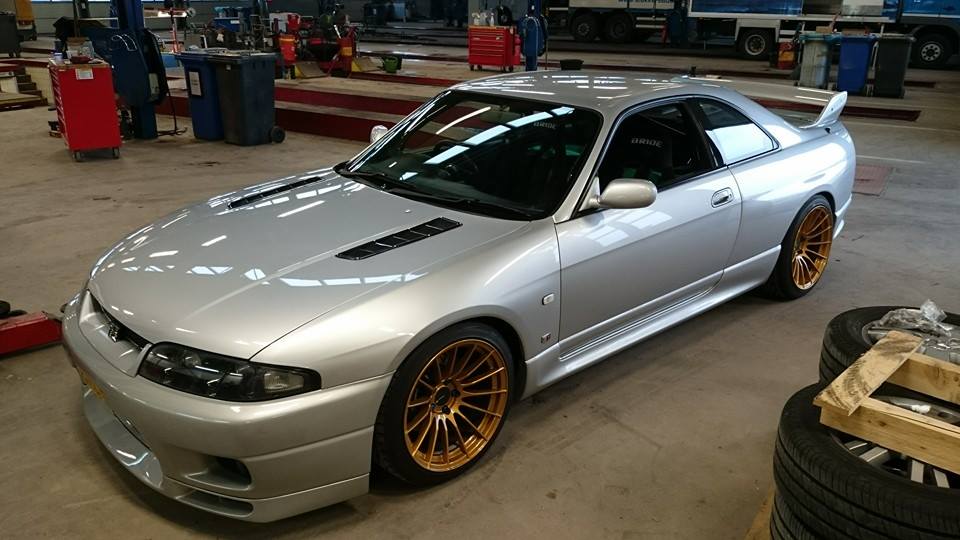 APR Peformance  Universal Fitment Hood Vents, Long