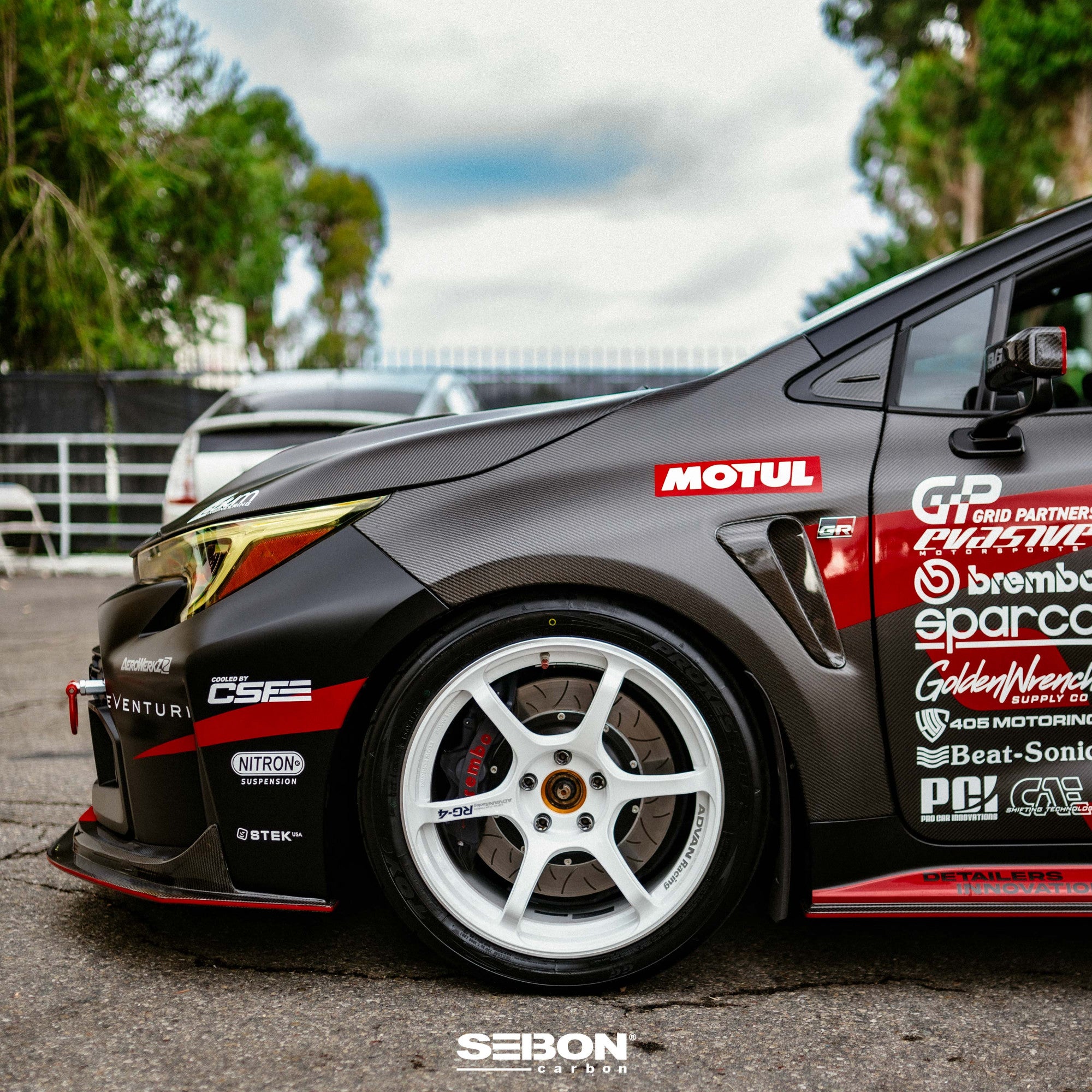 Guardabarros de carbono seco estilo OE Seibon 2023 Toyota GR Corolla