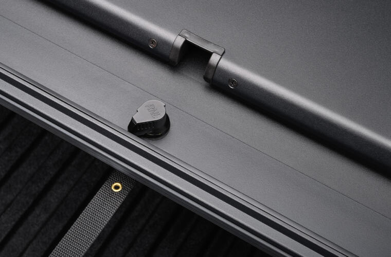 Roll-N-Lock 2022+ Toyota Tundra (66.7in. Bed Length) A-Series XT Retractable Tonneau Cover