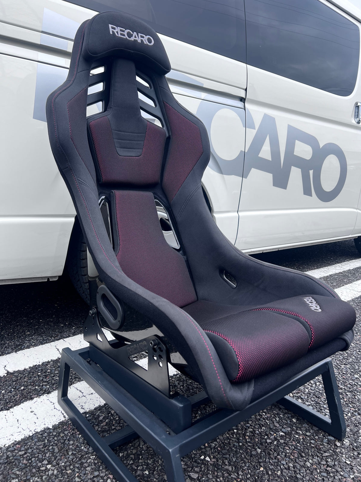 Recaro RSS BK Large FRP Seat in Kamui Black / Brilliant Mesh Red | 81 ...