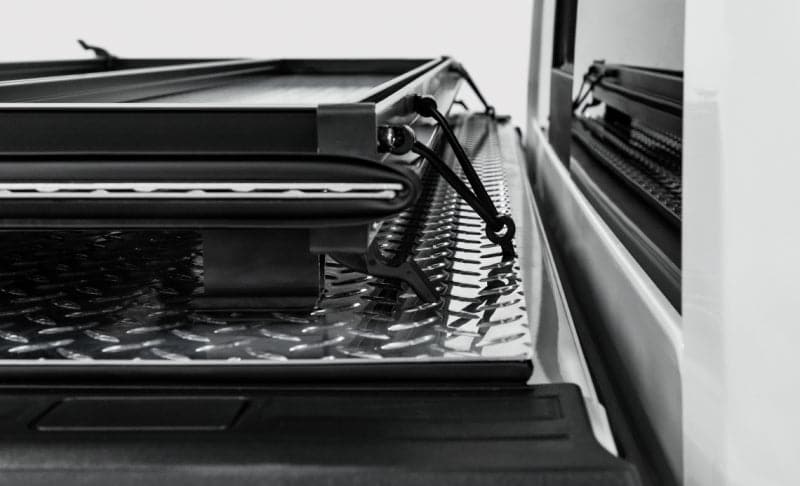 Access LOMAX Cubierta triple 2022 Toyota Tundra 6 pies/6 pulgadas. Cama - Negro Mate