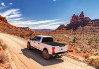 Truxedo 2022 Toyota Tundra con sistema de rieles de cubierta Sentry CT Cubierta de caja