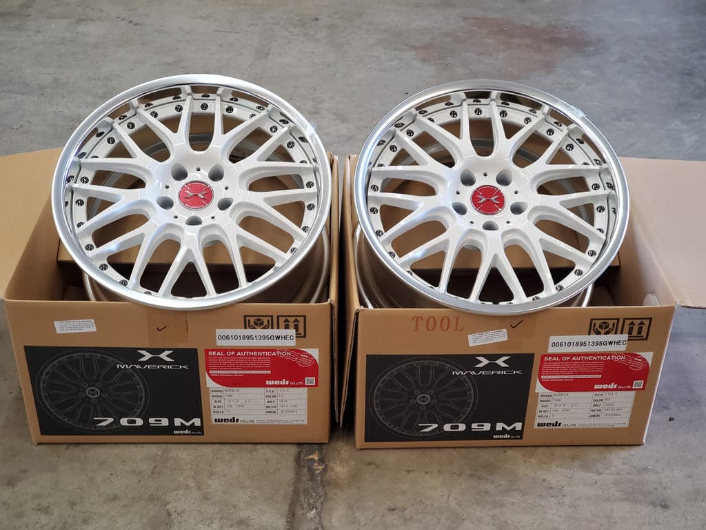 MAVERICK 709M 18x9.5" +39 H-DISK 5x114.3 REVERSE WHITE CLASSICAL ANODIZED POLISH Wheels (Set Of Four)