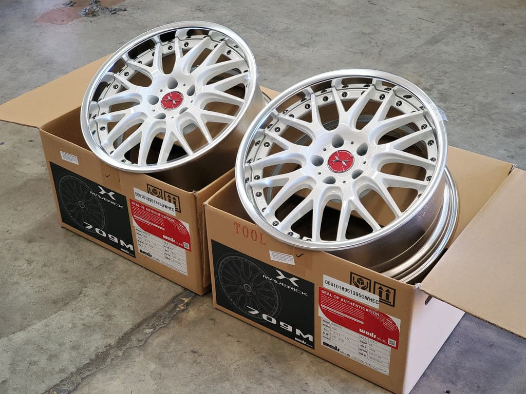 MAVERICK 709M 18x9.5" +39 H-DISK 5x114.3 REVERSE WHITE CLASSICAL ANODIZED POLISH Wheels (Set Of Four)