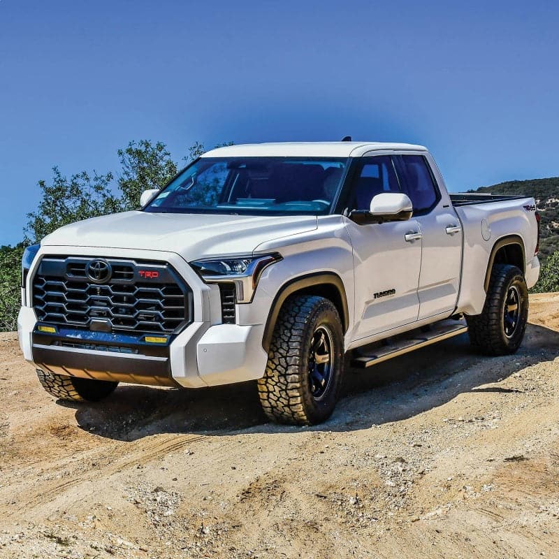 Westin 2022 Toyota Tundra Dbl Cab &amp; Crew Max R5 Barras de paso Nerf - Negro texturizado