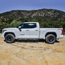 Westin 2022 Toyota Tundra Dbl Cab &amp; Crew Max R5 Barras de paso Nerf - Negro texturizado