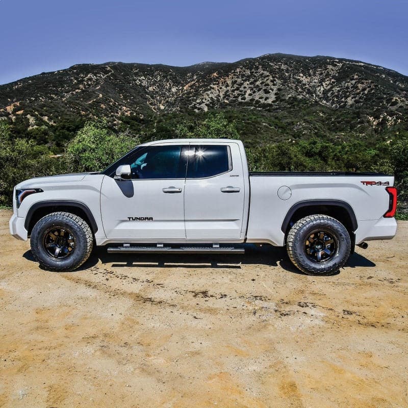 Westin 2022 Toyota Tundra Dbl Cab &amp; Crew Max R5 Barras de paso Nerf - Negro texturizado