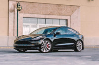 Rally Armor 17+ Tesla Model 3 UR Guardabarros negro con logotipo rojo