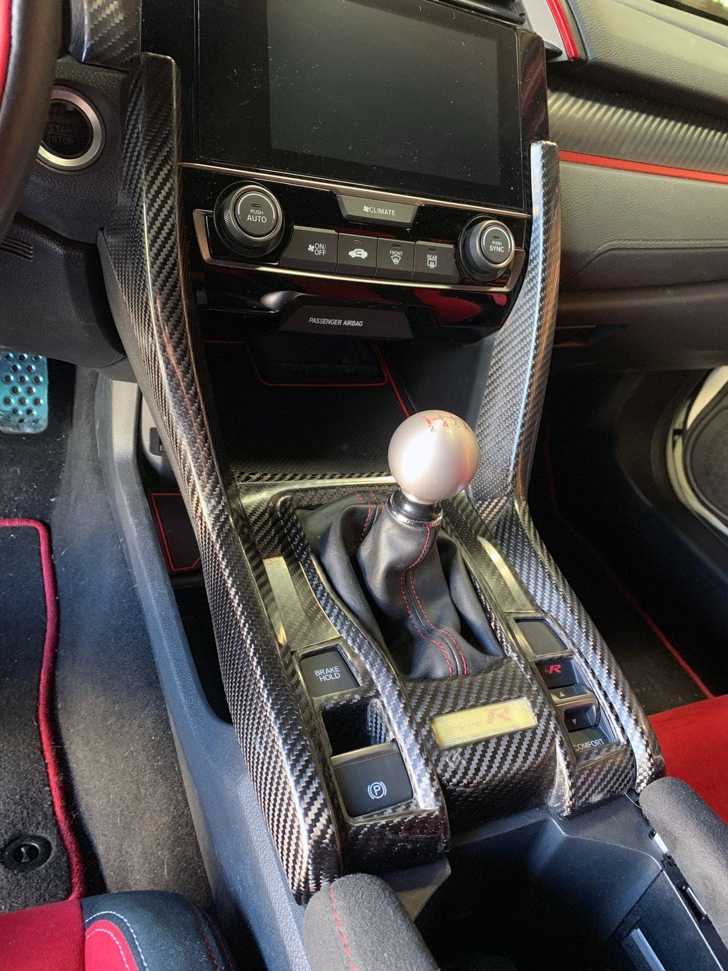 Cubiertas laterales para consola central Revel GT Dry Carbon | 2017+ Honda Civic Tipo R (1TR4GT0AH09)